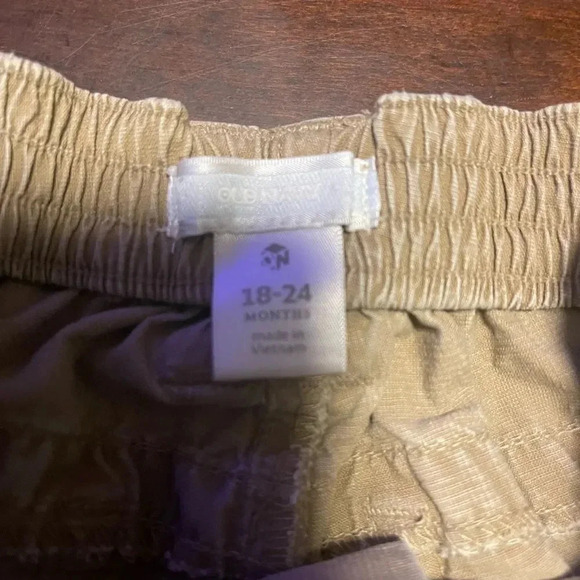 🎉 3/$12 khaki cargo pants. Get 3 $7. 00 items for $12.00 - Picture 2 of 8